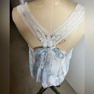 Darling nicer tank top with crocheted back and self tie bow size L